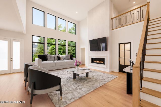 15 Hobart Street, Marlboro, NJ 07746