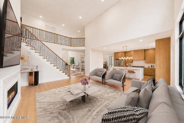 15 Hobart Street, Marlboro, NJ 07746