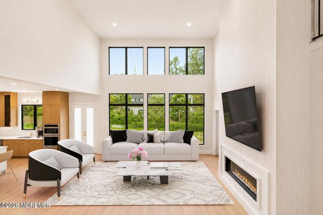 15 Hobart Street, Marlboro, NJ 07746
