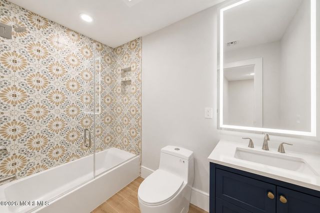 15 Hobart Street, Marlboro, NJ 07746
