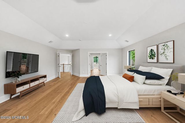 15 Hobart Street, Marlboro, NJ 07746