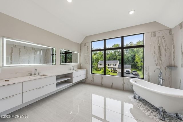 15 Hobart Street, Marlboro, NJ 07746