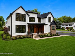 15 Hobart Street, Marlboro, NJ 07746