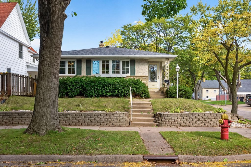 1837 Hawthorne Avenue E, Saint Paul, MN 55119 — exterior