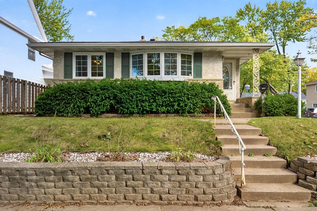 1837 Hawthorne Avenue E, Saint Paul, MN 55119 — photo 2