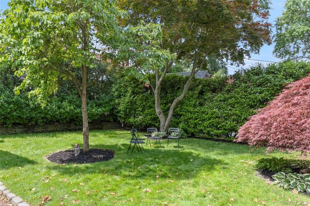 96 Meadow Street, Garden City, NY 11530