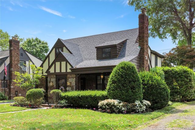 96 Meadow Street, Garden City, NY 11530