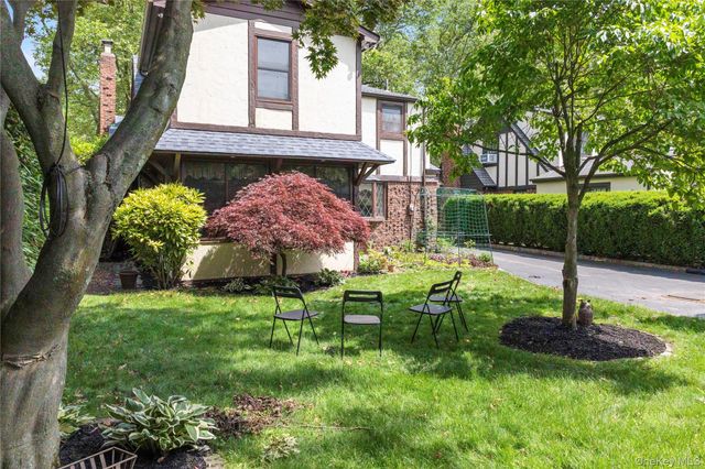 96 Meadow Street, Garden City, NY 11530