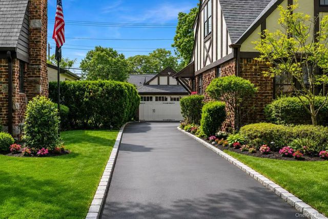 96 Meadow Street, Garden City, NY 11530
