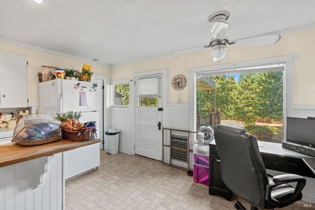 1301 Knob Hill Rd, Ukiah, CA 95482