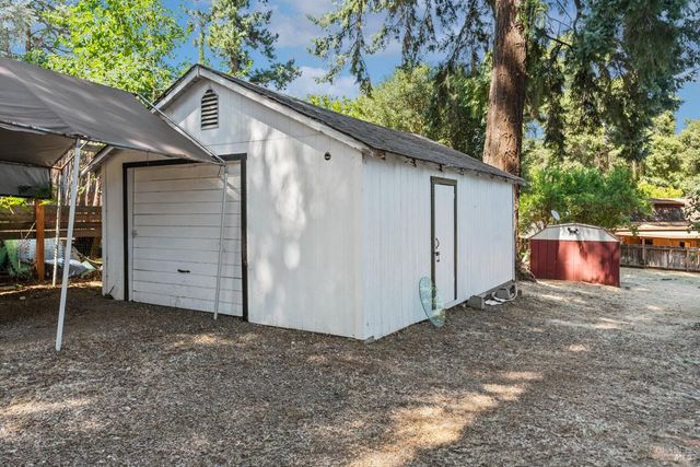 1301 Knob Hill Rd, Ukiah, CA 95482