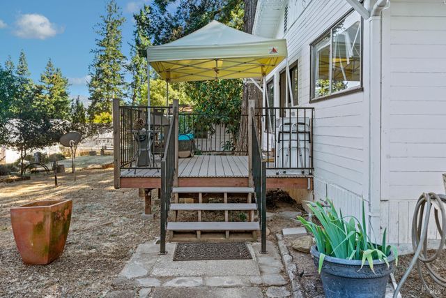 1301 Knob Hill Rd, Ukiah, CA 95482
