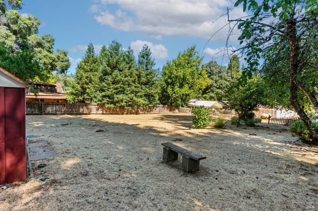 1301 Knob Hill Rd, Ukiah, CA 95482
