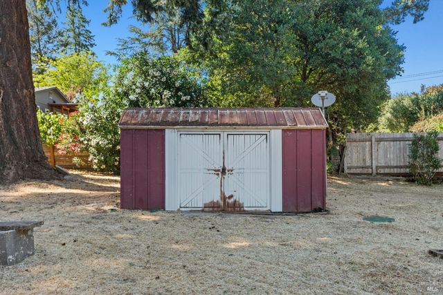 1301 Knob Hill Rd, Ukiah, CA 95482