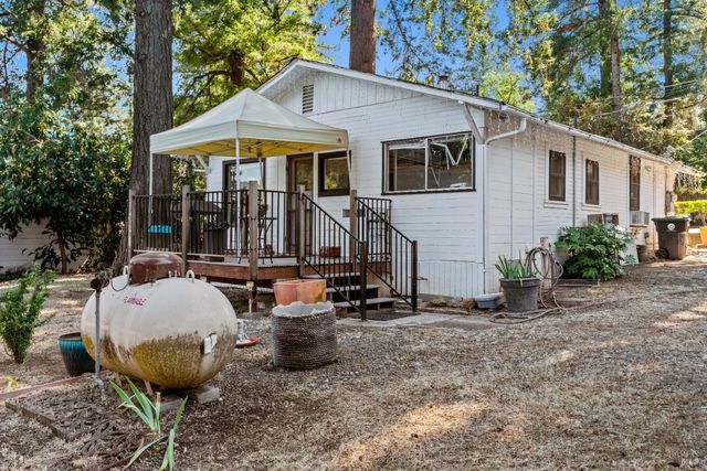 1301 Knob Hill Rd, Ukiah, CA 95482