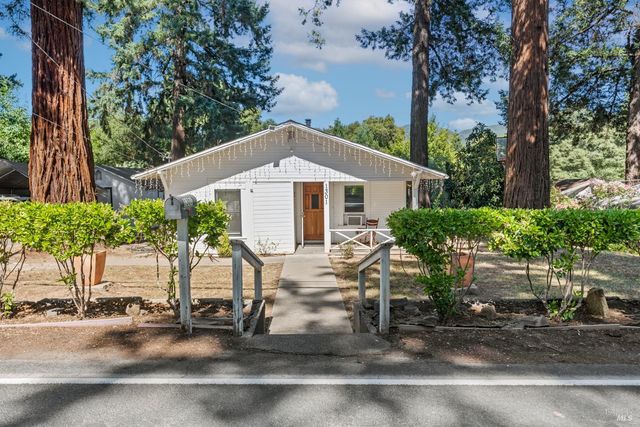 1301 Knob Hill Rd, Ukiah, CA 95482