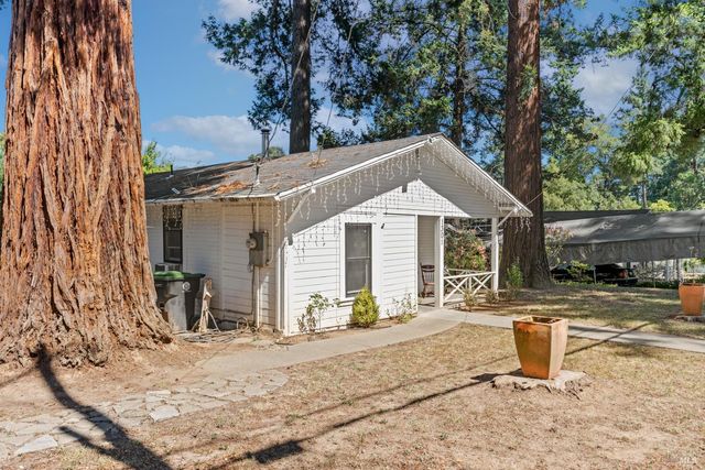 1301 Knob Hill Rd, Ukiah, CA 95482
