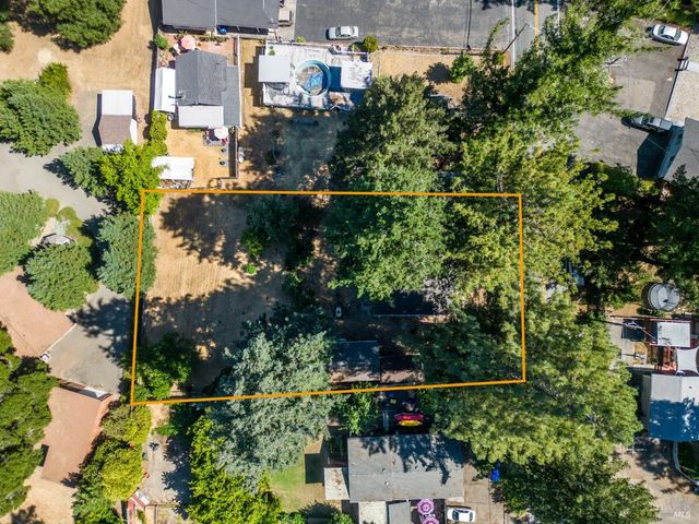 1301 Knob Hill Rd, Ukiah, CA 95482