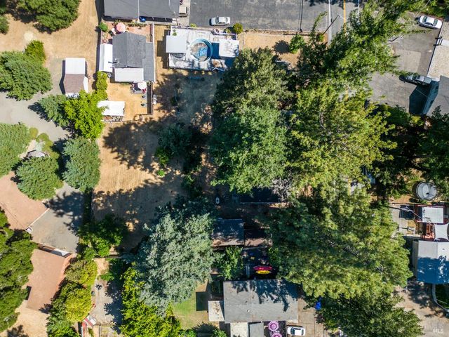 1301 Knob Hill Rd, Ukiah, CA 95482