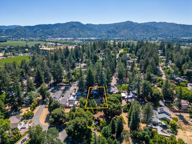 1301 Knob Hill Rd, Ukiah, CA 95482
