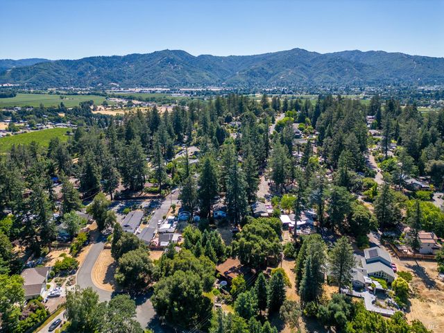 1301 Knob Hill Rd, Ukiah, CA 95482