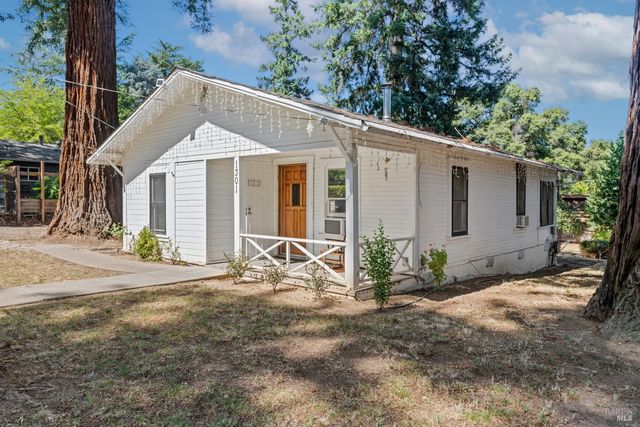 1301 Knob Hill Rd, Ukiah, CA 95482