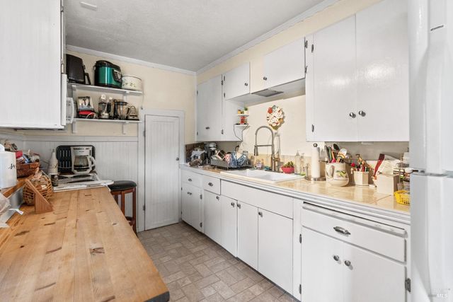 1301 Knob Hill Rd, Ukiah, CA 95482