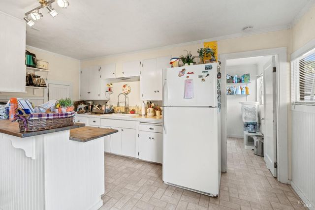 1301 Knob Hill Rd, Ukiah, CA 95482