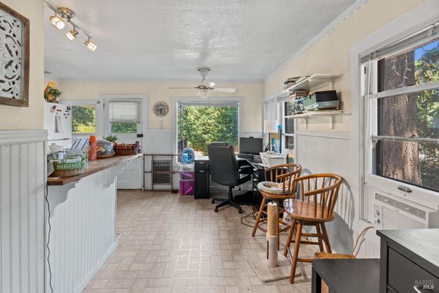 1301 Knob Hill Rd, Ukiah, CA 95482