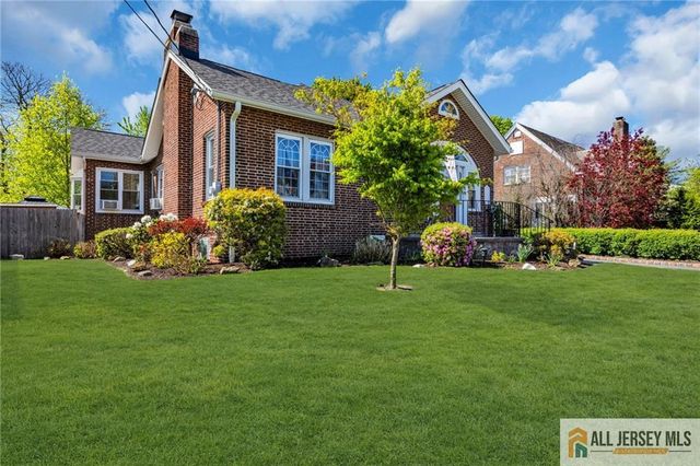 38 Simpson Avenue, Edison, NJ 08817