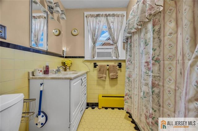 38 Simpson Avenue, Edison, NJ 08817