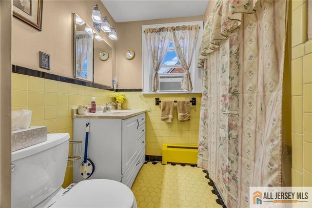 38 Simpson Avenue, Edison, NJ 08817