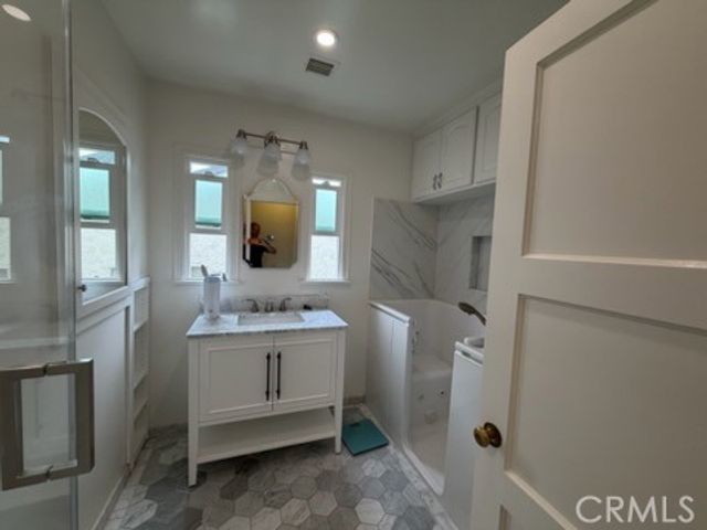 2414 N Lamer, Burbank, CA 91504