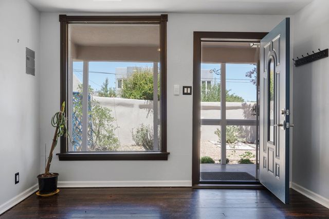2616 Mountain Road NW, Albuquerque, NM 87104