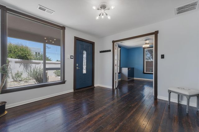2616 Mountain Road NW, Albuquerque, NM 87104