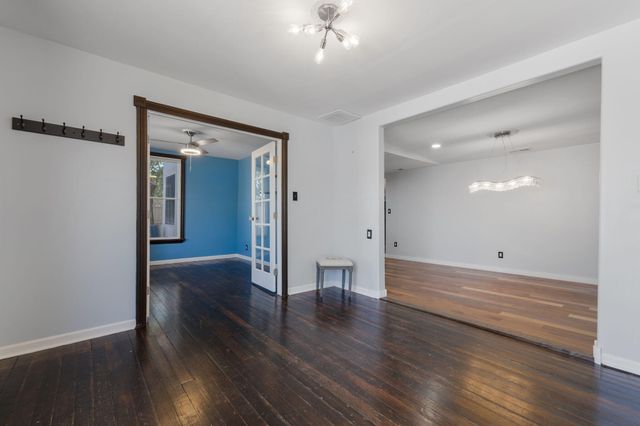 2616 Mountain Road NW, Albuquerque, NM 87104