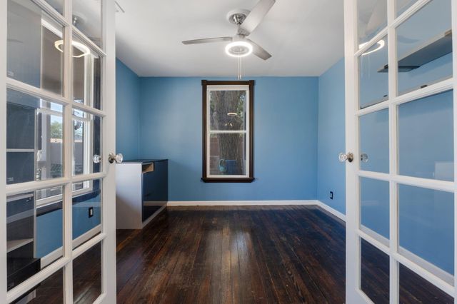 2616 Mountain Road NW, Albuquerque, NM 87104