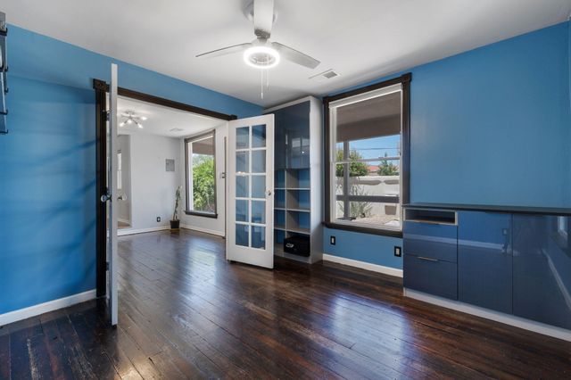 2616 Mountain Road NW, Albuquerque, NM 87104