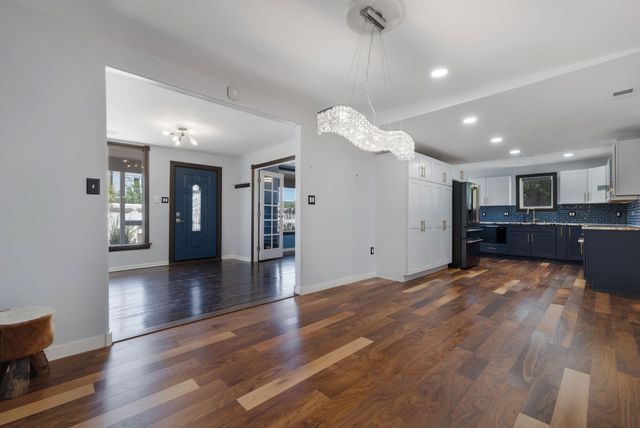 2616 Mountain Road NW, Albuquerque, NM 87104
