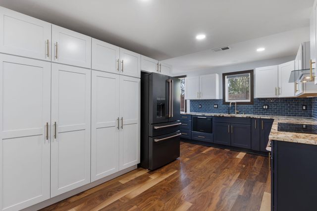 2616 Mountain Road NW, Albuquerque, NM 87104