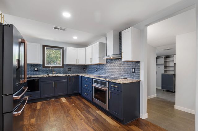 2616 Mountain Road NW, Albuquerque, NM 87104