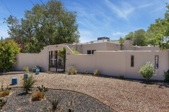 2616 Mountain Road NW, Albuquerque, NM 87104