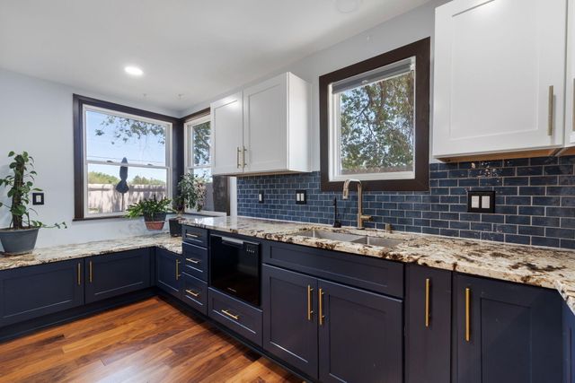 2616 Mountain Road NW, Albuquerque, NM 87104