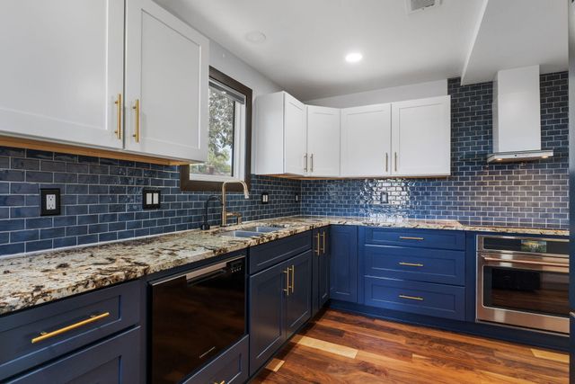 2616 Mountain Road NW, Albuquerque, NM 87104