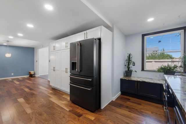 2616 Mountain Road NW, Albuquerque, NM 87104