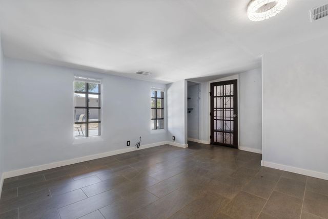 2616 Mountain Road NW, Albuquerque, NM 87104