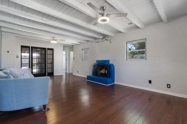 2616 Mountain Road NW, Albuquerque, NM 87104