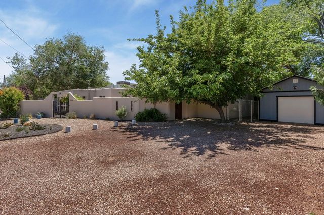 2616 Mountain Road NW, Albuquerque, NM 87104