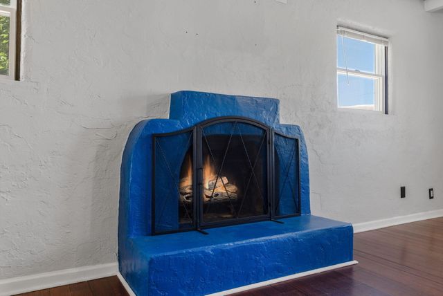 2616 Mountain Road NW, Albuquerque, NM 87104