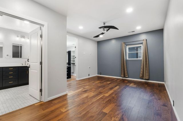 2616 Mountain Road NW, Albuquerque, NM 87104